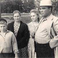 Родители с Галиной и Михаилом, 1964