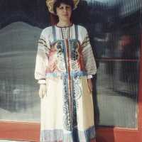 Катерина в русском народном костюме